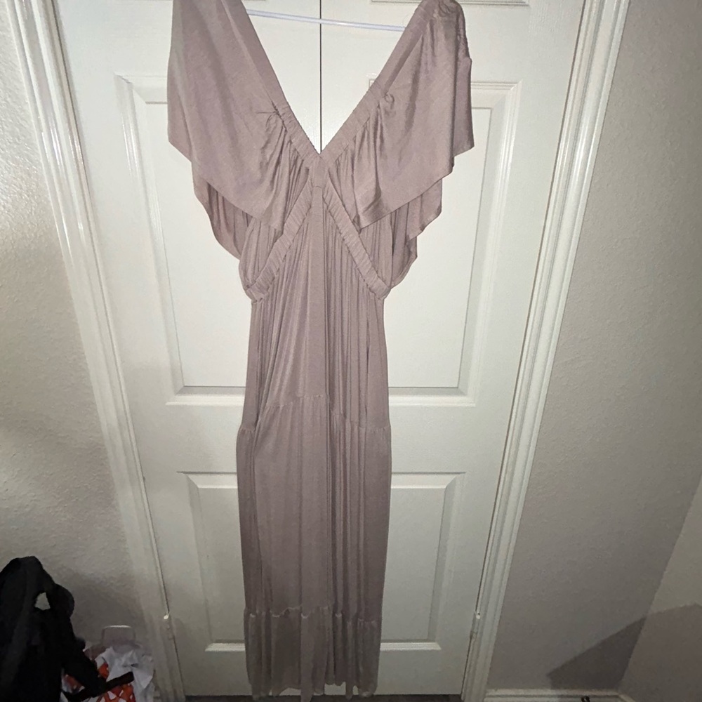BEAUTIFUL maxi dress, back cutout with open bell sleeves